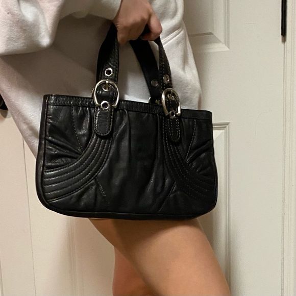 Stuart Weitzman black pebbled leather armpit small pouchette purse bag contrast - Picture 5 of 6